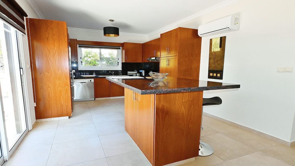 Breakfast bar.