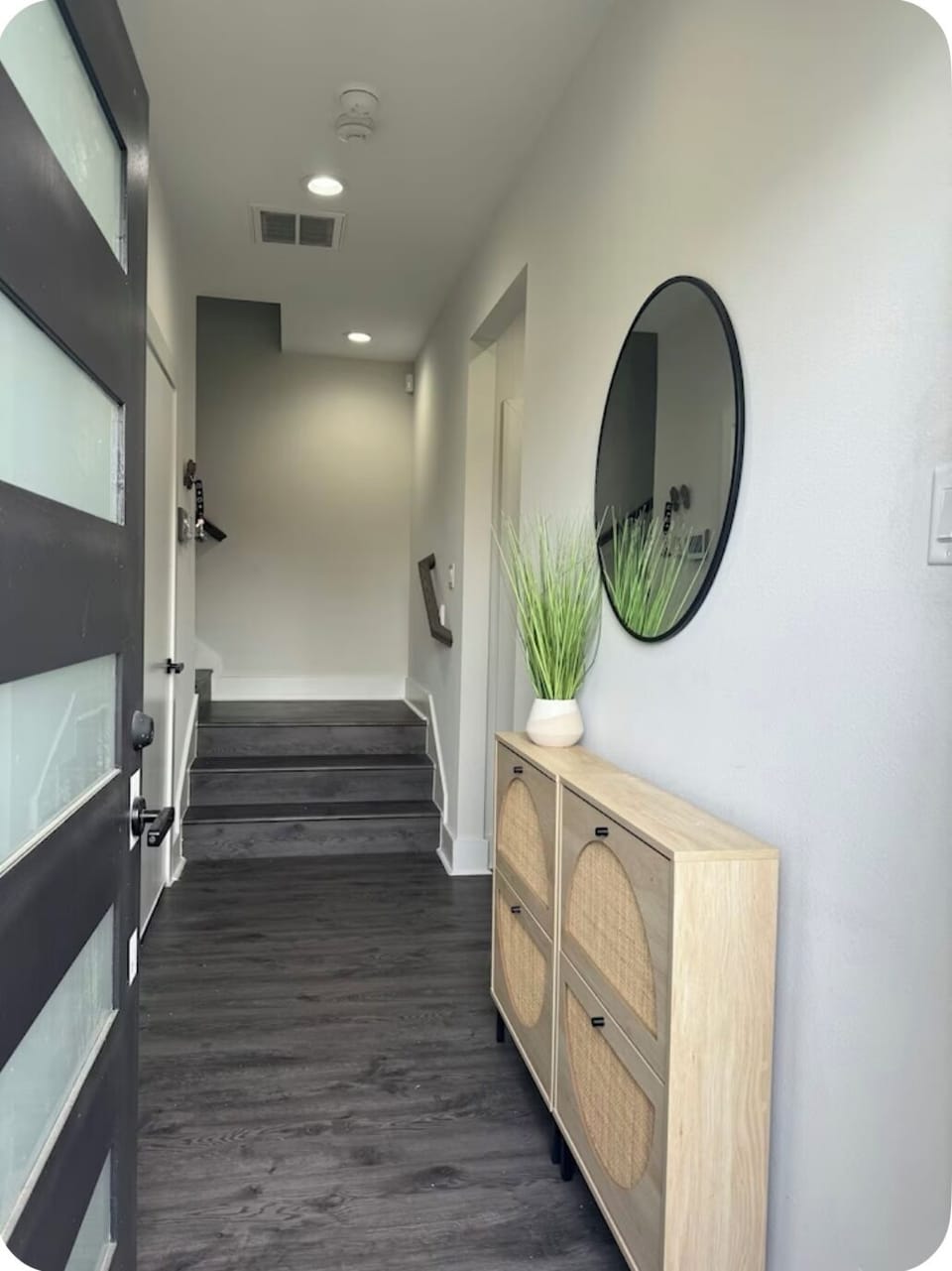 Side door entryway