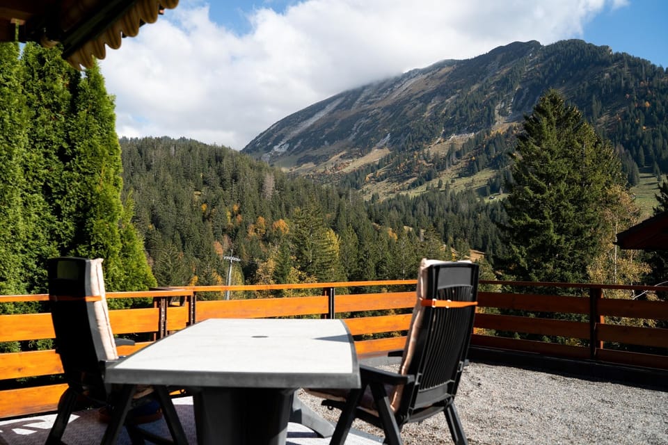 Terrace with a view of the Leistchamm Mountain