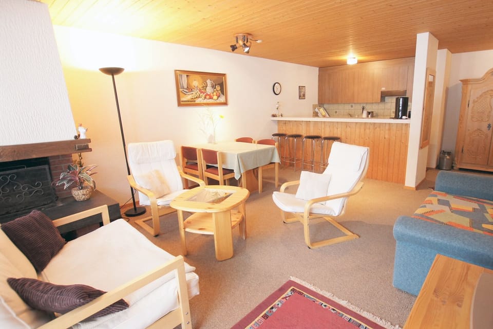 Livingroom with couch and cheminée