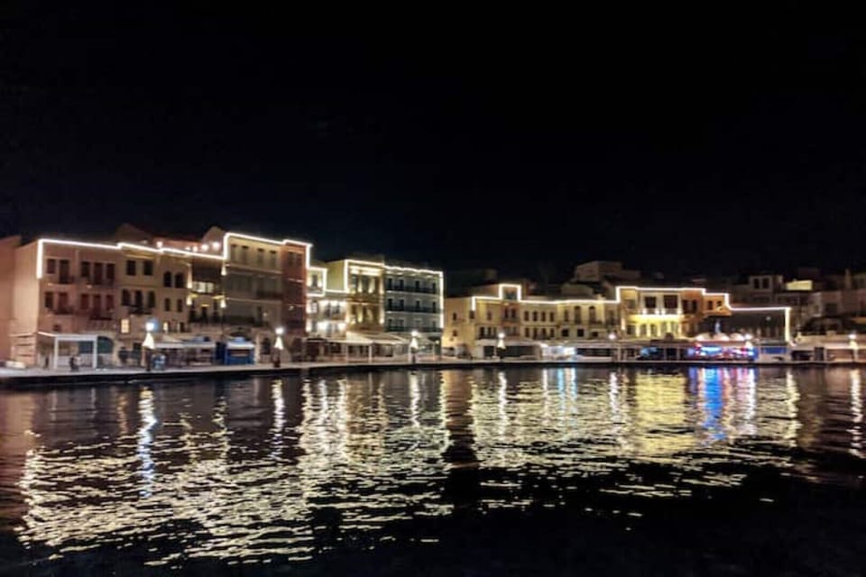Christmas time in the Old Harbor!
The building is the first one on the left.