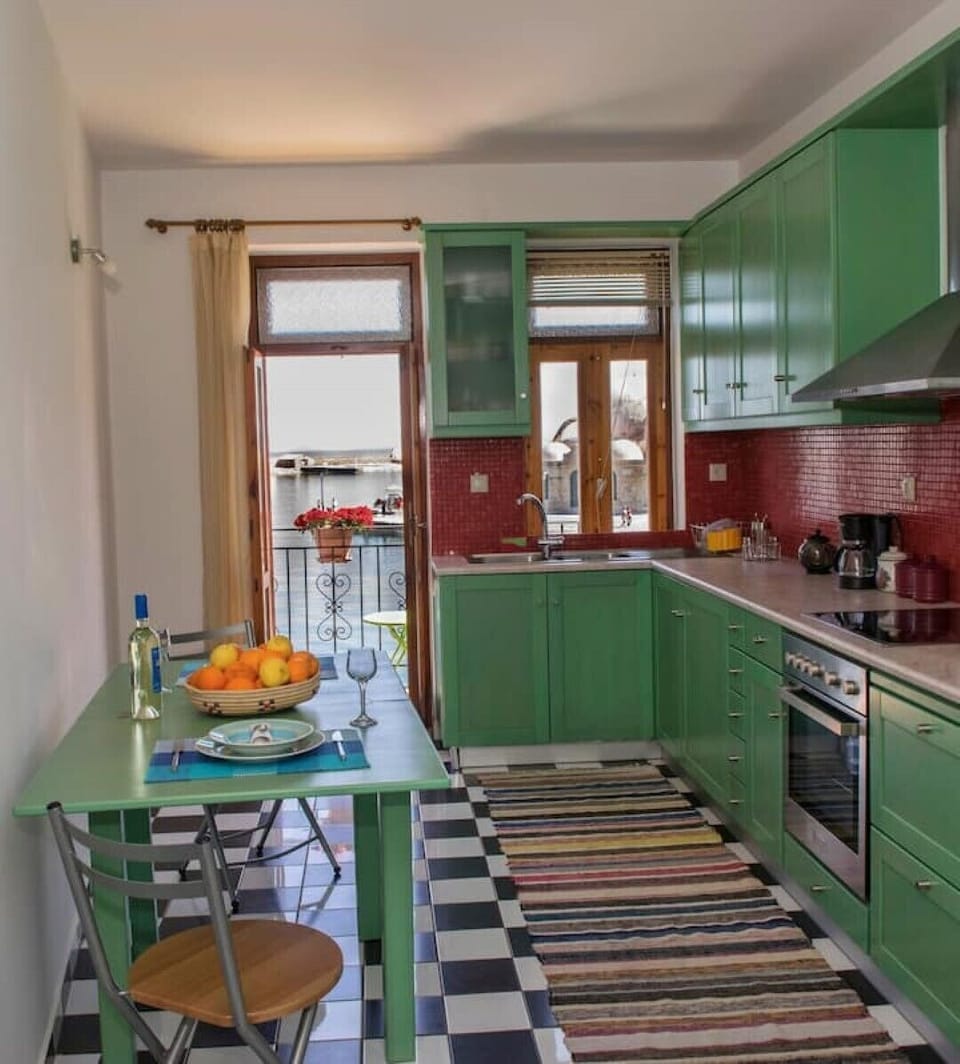 Kitchen & Dining Area