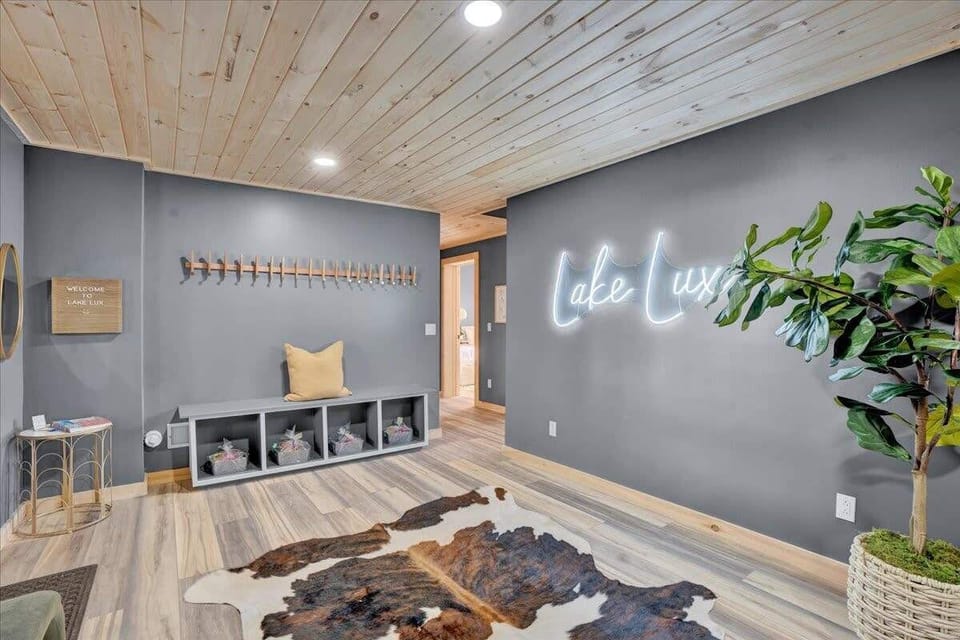 First Floor Entry with Stylish Decor and Seating