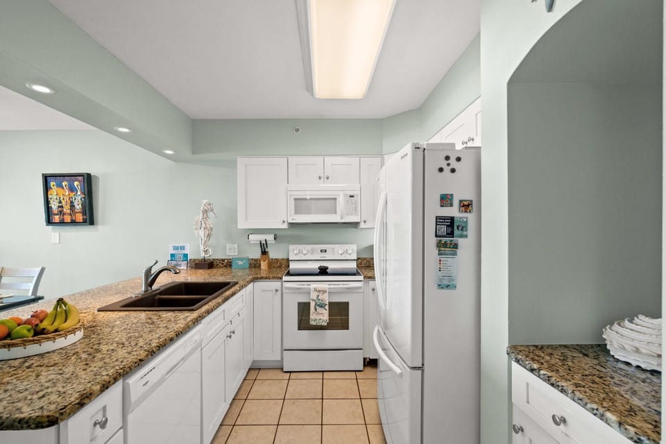 Kitchen - Beautiful counter tops and cabinetry.