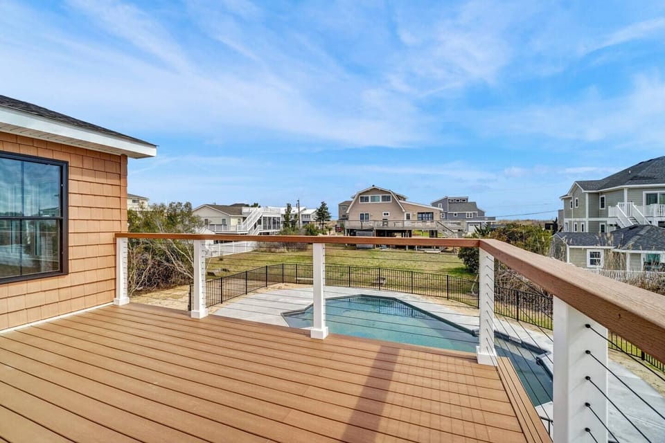 Upper Deck Outdoor Dining