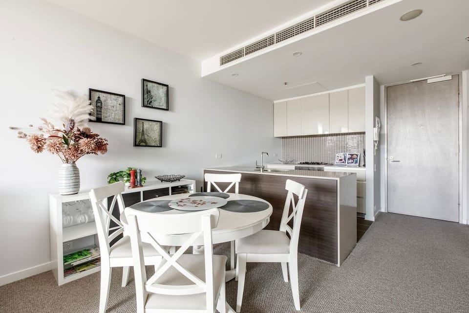 Sit down to a meal at home or find plenty of cafes and restaurants close by.