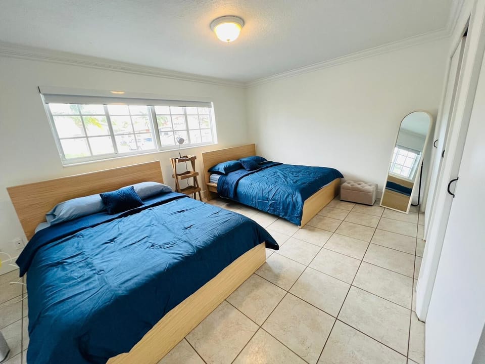 Bedroom - 2 queen beds