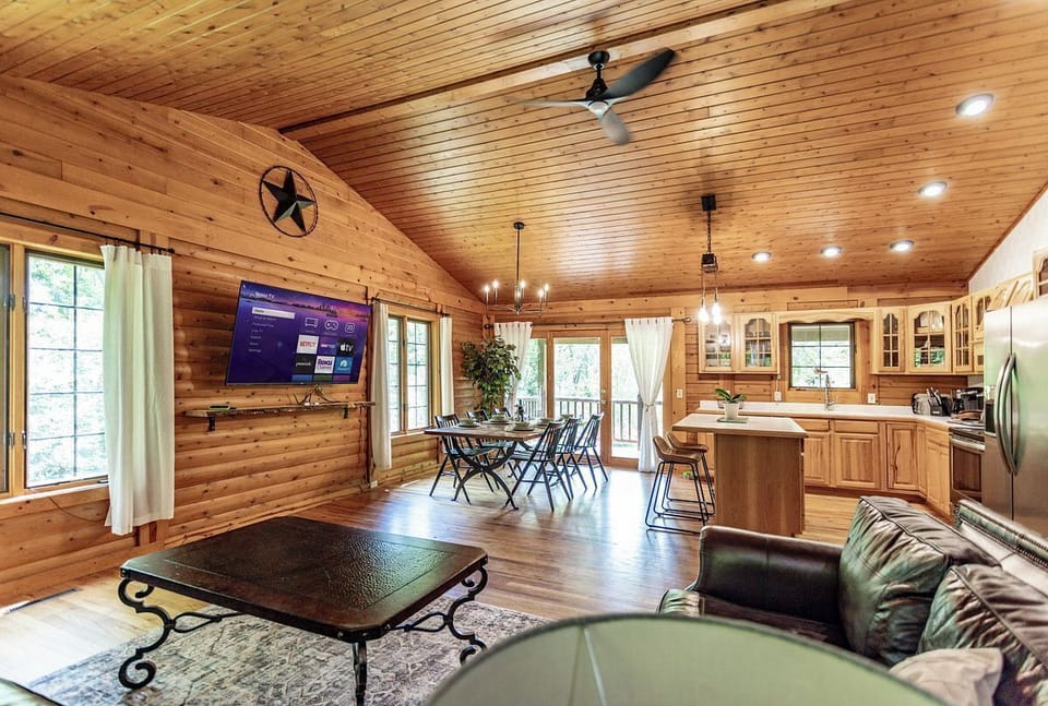 Main floor - kitchen/living room