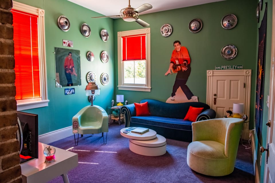 Elvis Suite living area