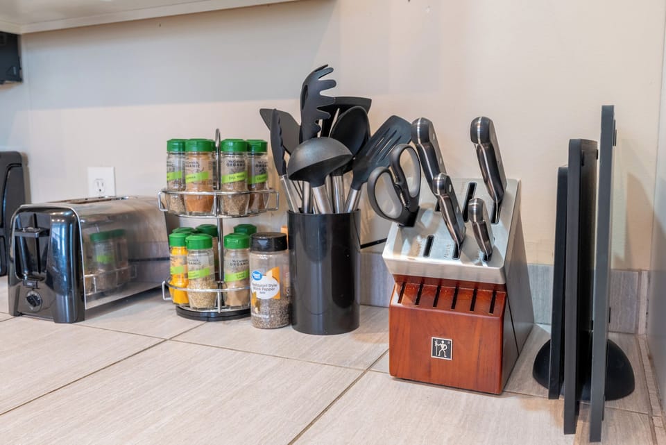 Everything you need at your fingertips — from knives and cutting boards to spices and utensils for effortless cooking.