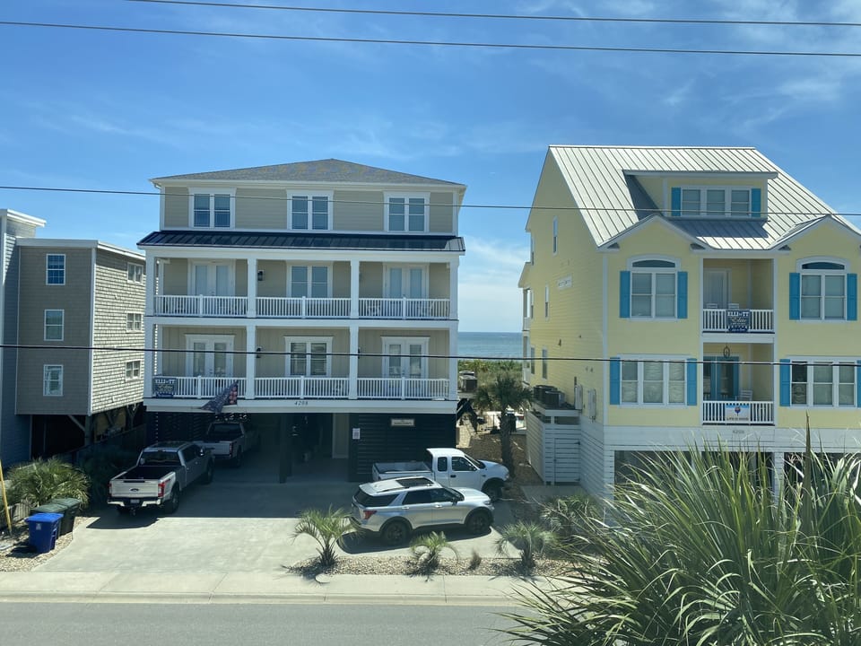 City, Neighborhood, Urban, High Rise, House