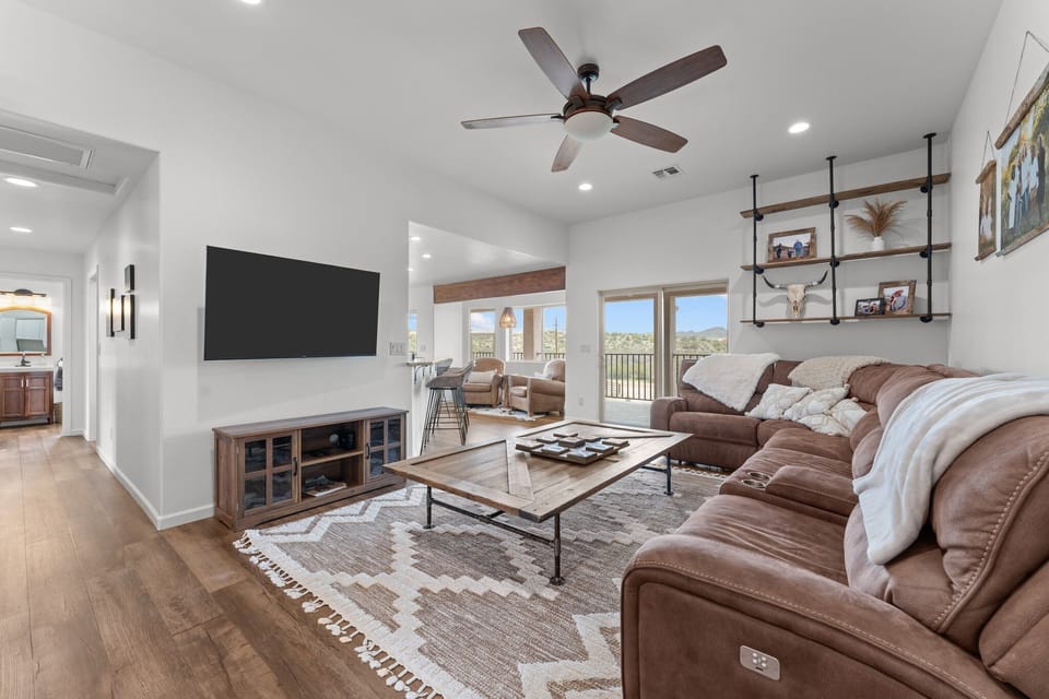 Newly decorated open floor plan 