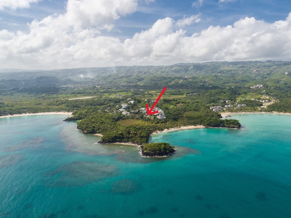 Loma Bonita surrounded by the sea