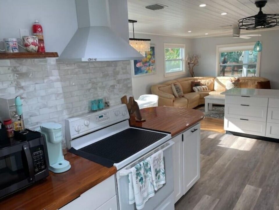 Fully stocked kitchen.