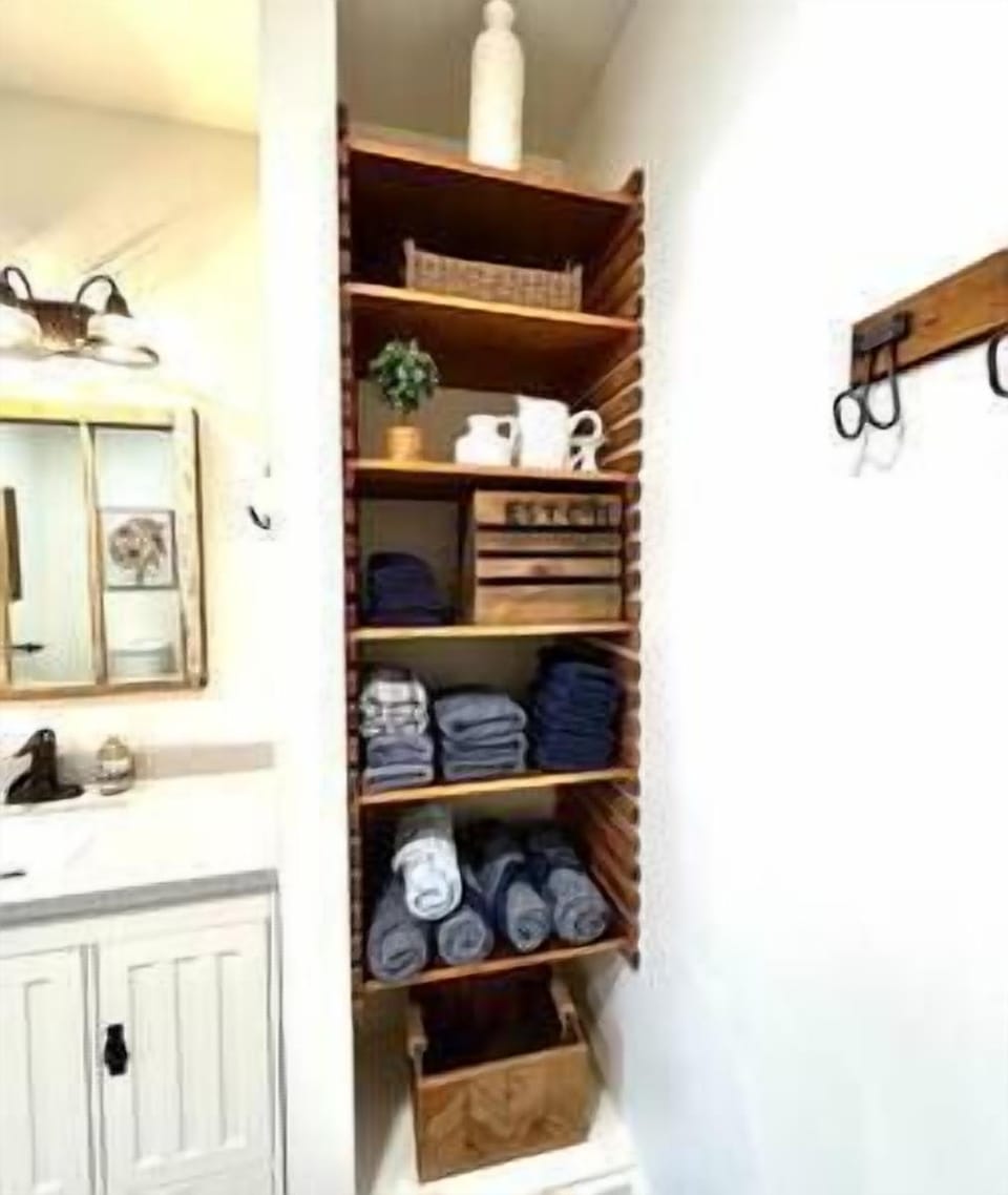 Lots of towels for guests. 