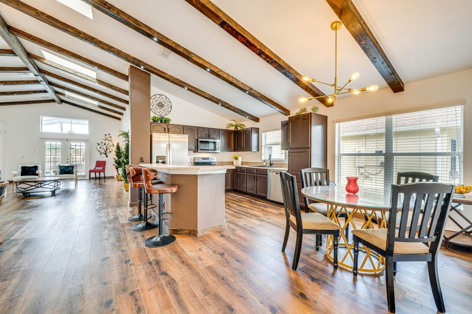 Dining Area | Kitchen