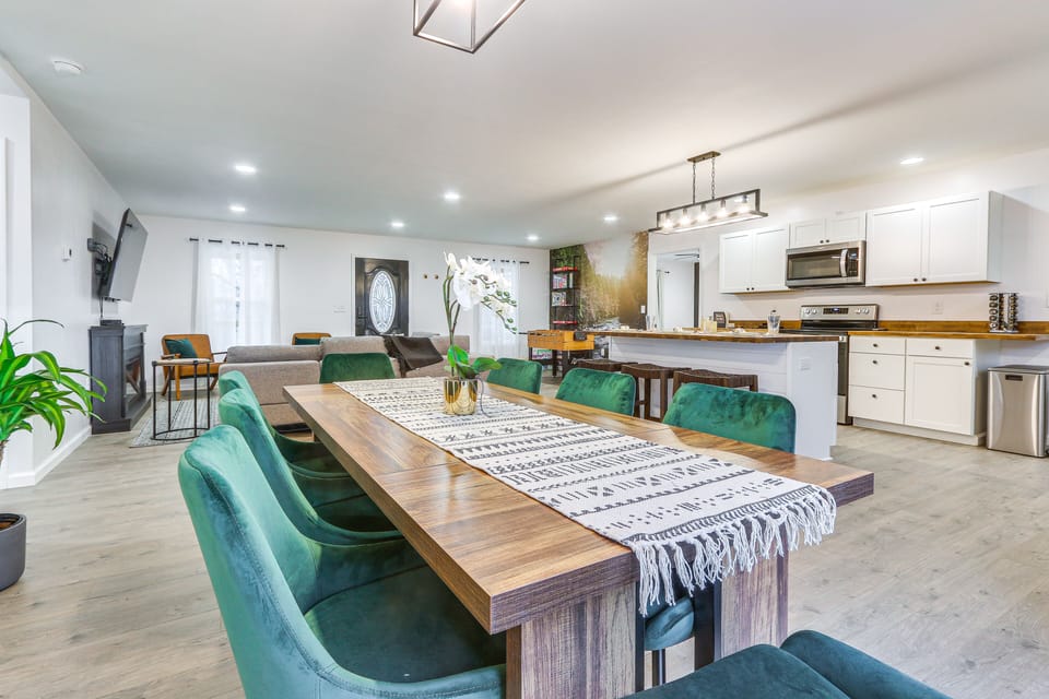 Dining Room | Dishware & Flatware Provided