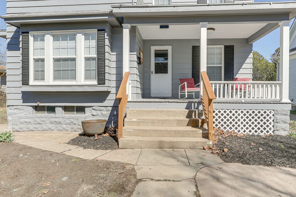 Parking | Driveway (5 Vehicles) | Free Street Parking | RVs/Trailers Allowed