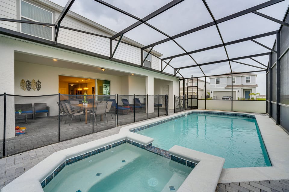 Private Pool & Hot Tub