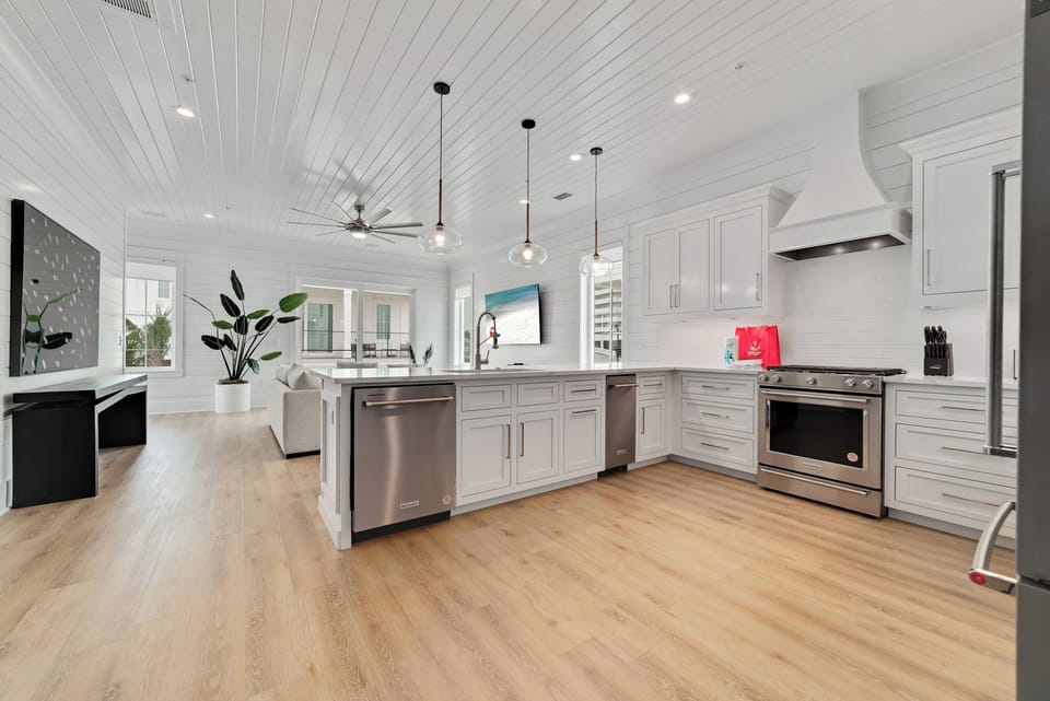 Welcome to Upper Class! Large open floor plan to enjoy all your guests together!
