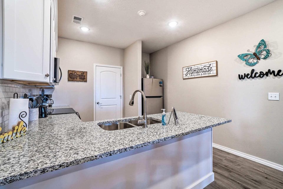 Full kitchen