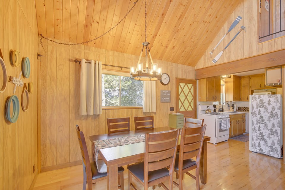 Dining Area | Dishware & Flatware | Main Level