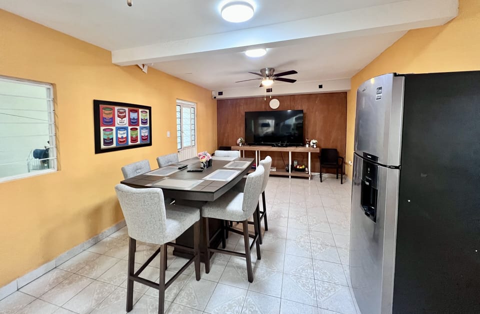 Dining room
