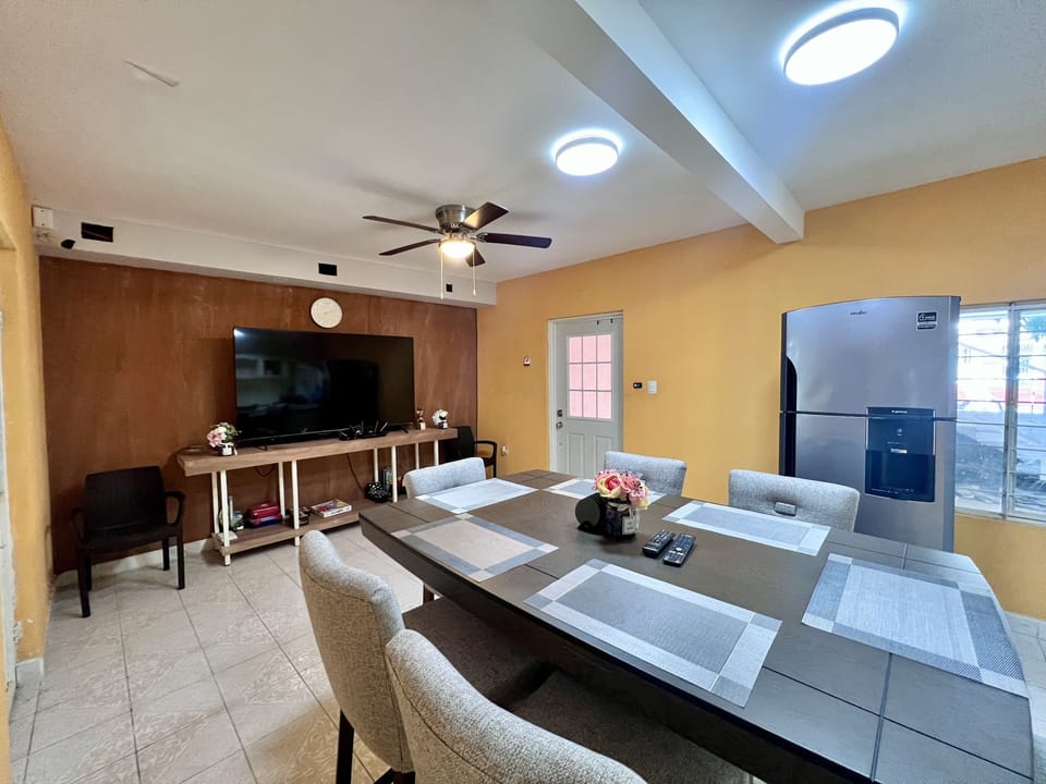Dining room
