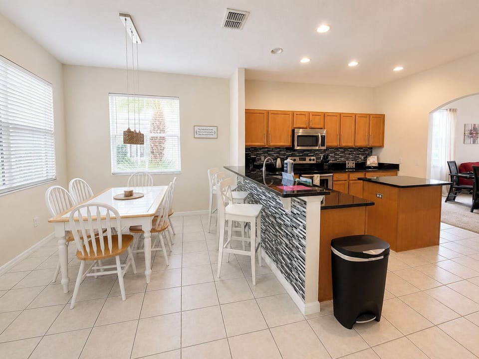 Breakfast area with table and breakfast bar, total seating for 9.