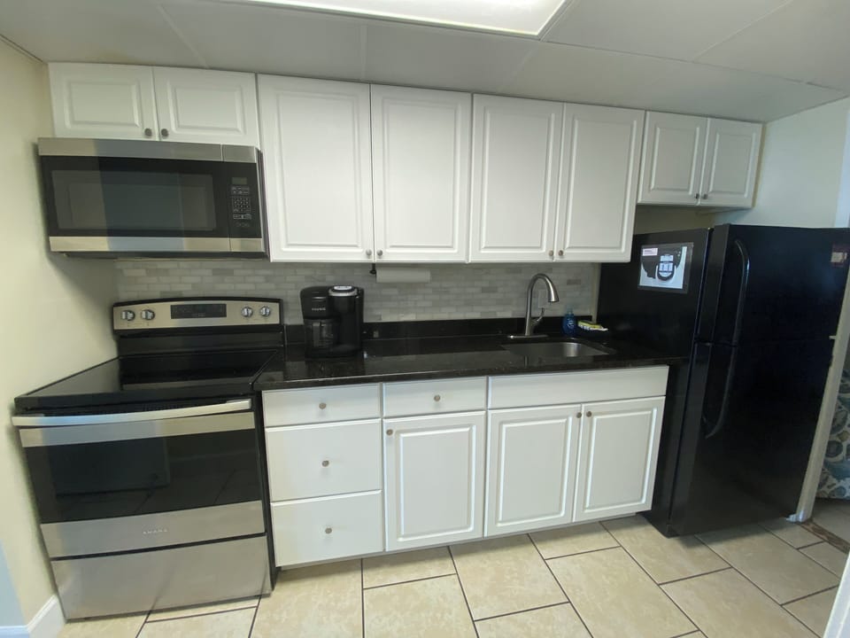 Residential Size Appliances. Kuerig K-Cup & Standard 12 Cup Coffee Maker Combo 