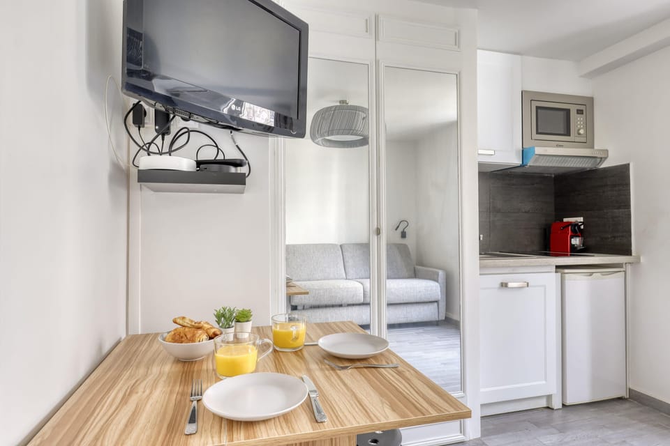 Dining Area - Kitchen