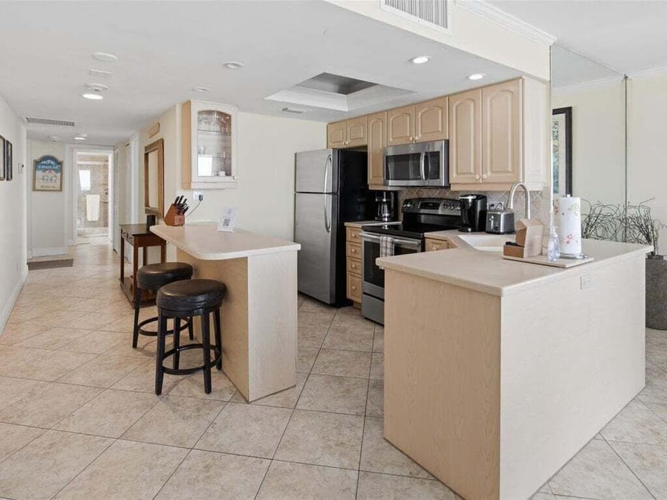 kitchen with breakfast bar