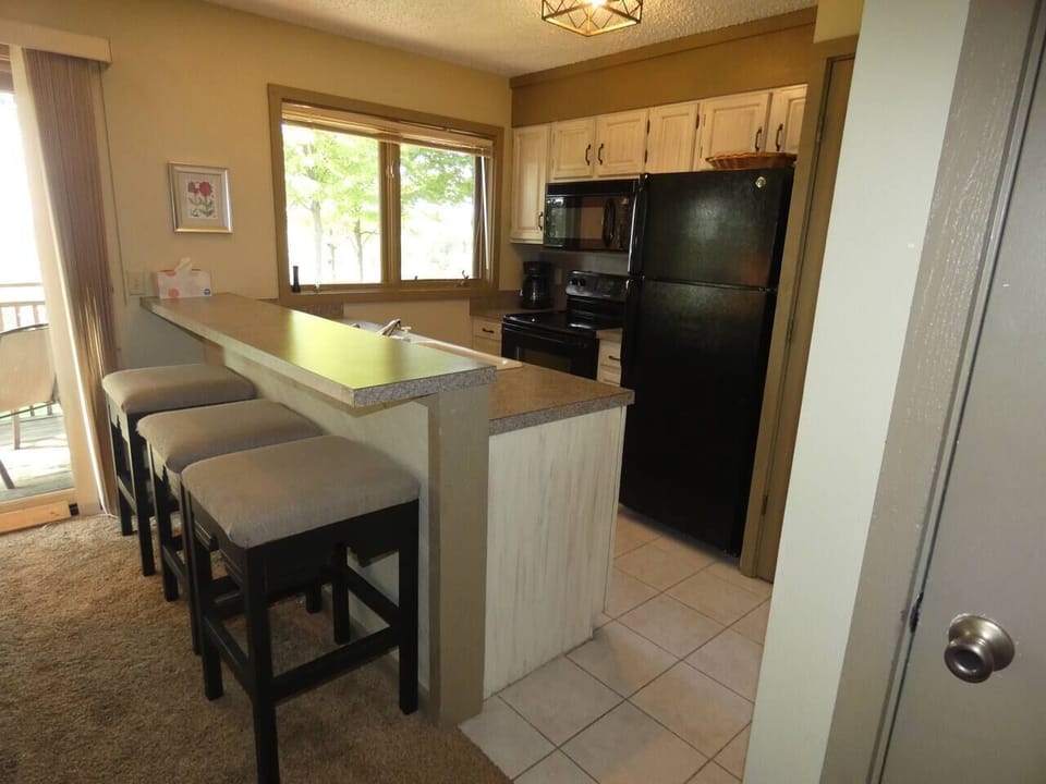 Full Kitchen.