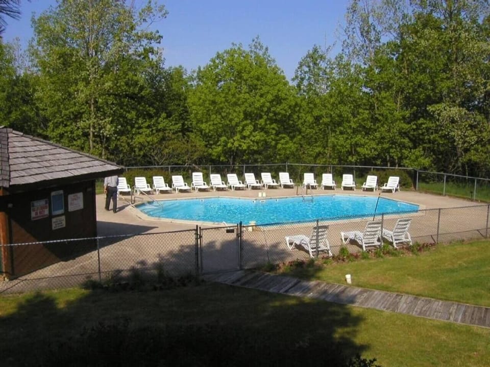 Snowshoe pool.