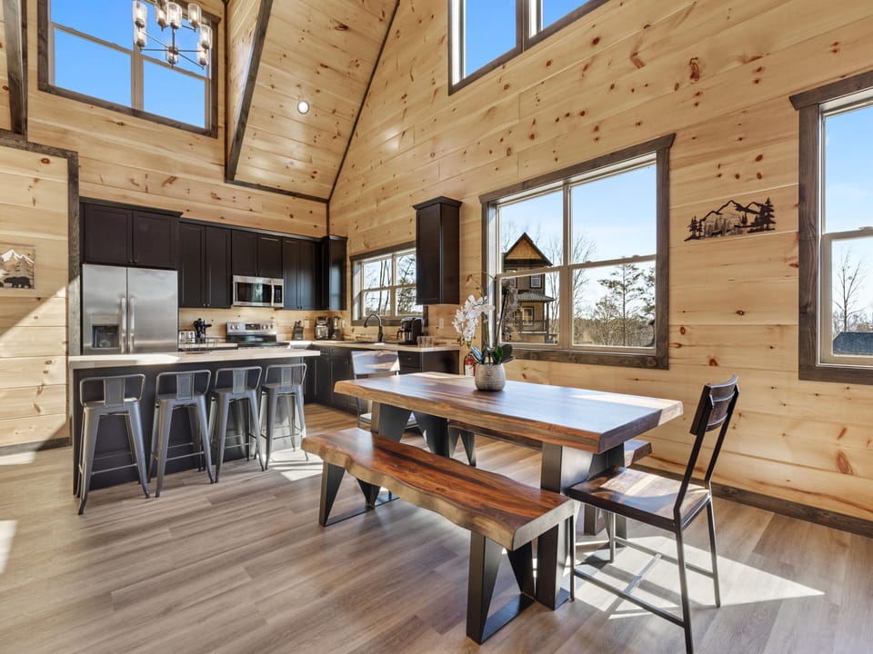 Dining Area - Kitchen
