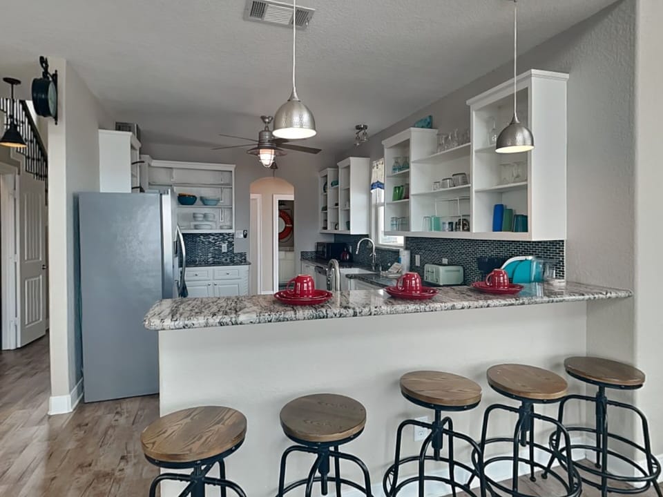Kitchen Breakfast Bar