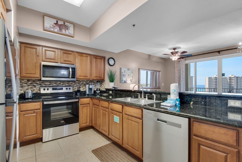 Full kitchen