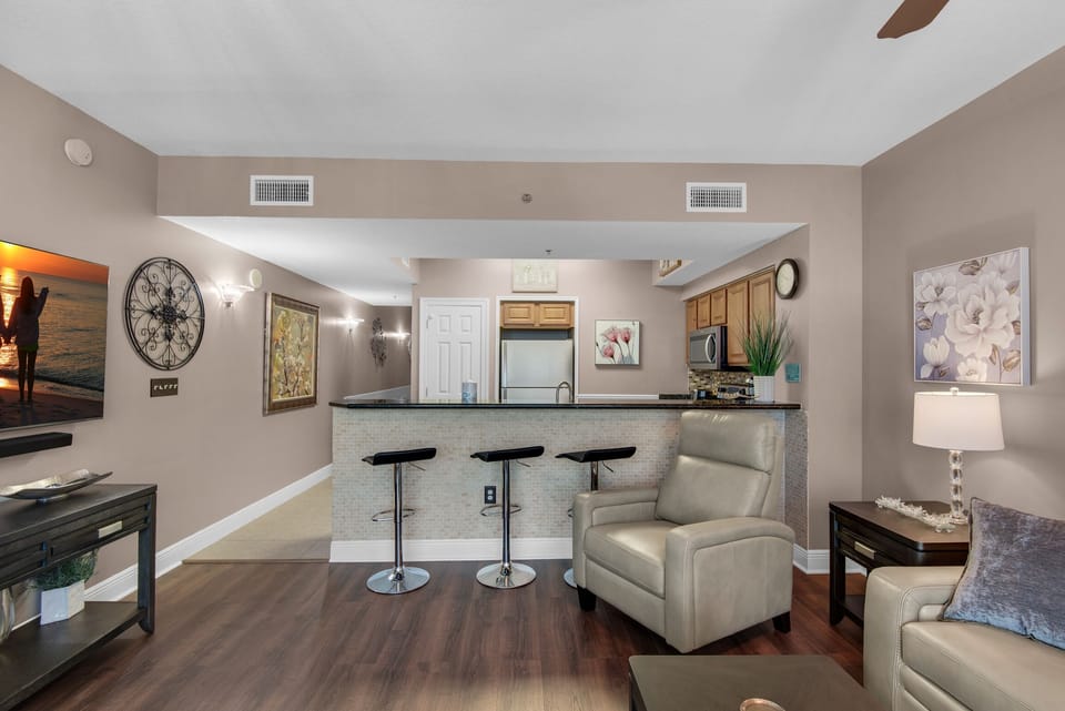 Eat-in bar seating