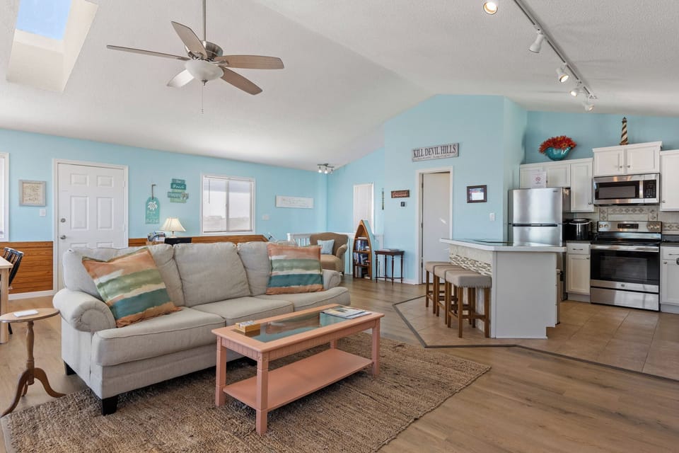 KDN2200: Coasties Ocean Breeze | Top Level Living Area