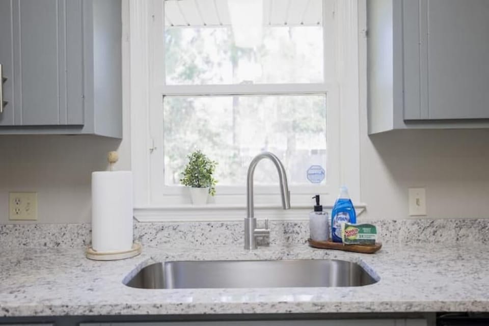 granite countertops in kitchen