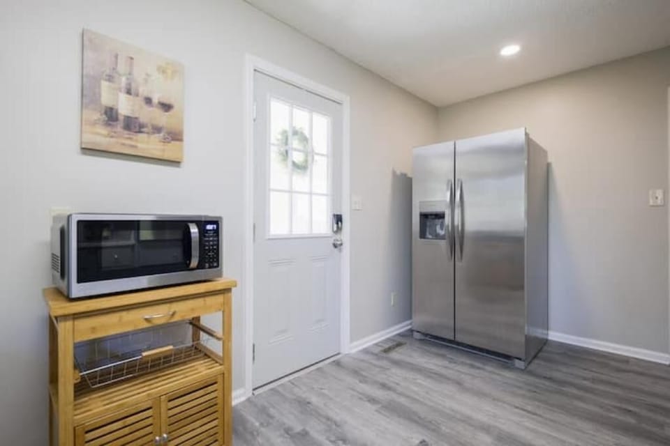 entry door through kitchen