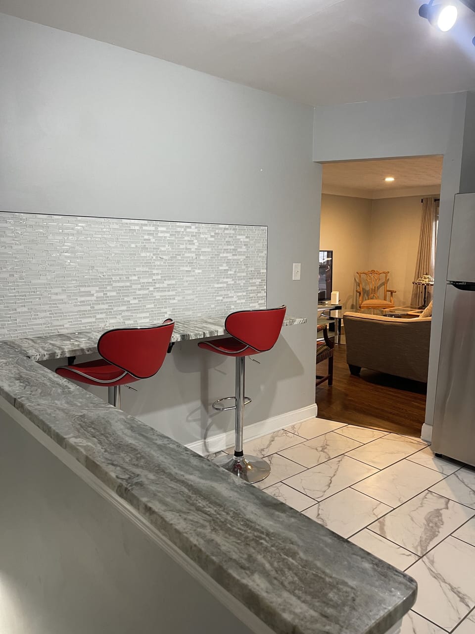 Kitchen Bar with 2 Seats.