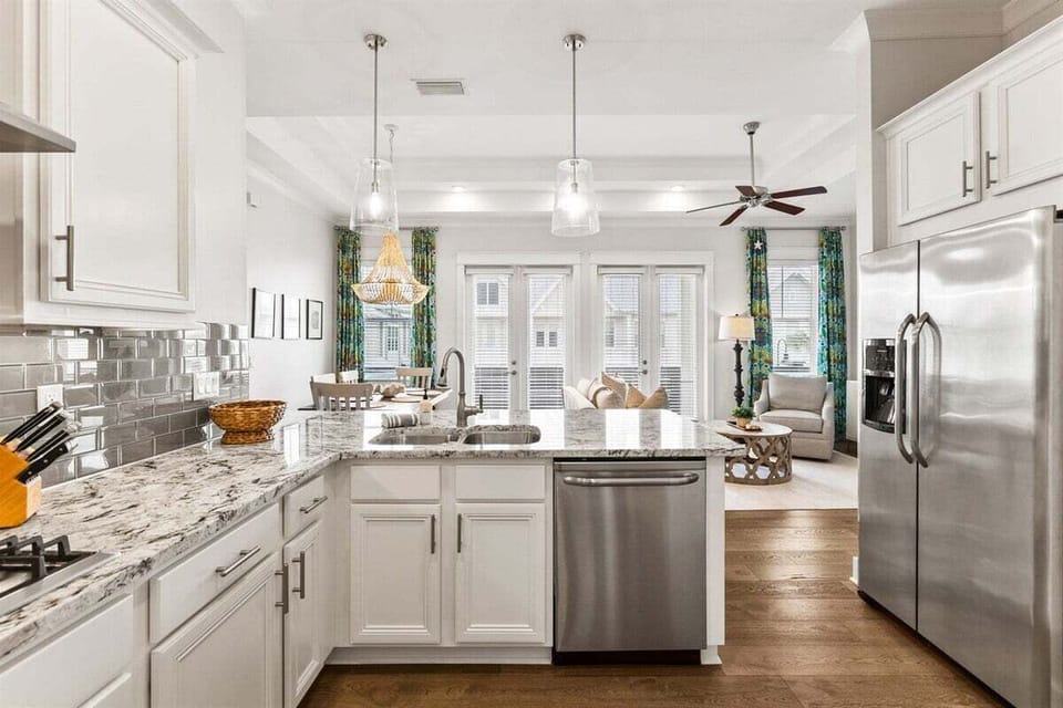 Large, fully equipped kitchen