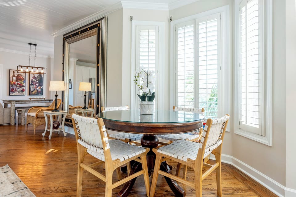 Living room table seating.