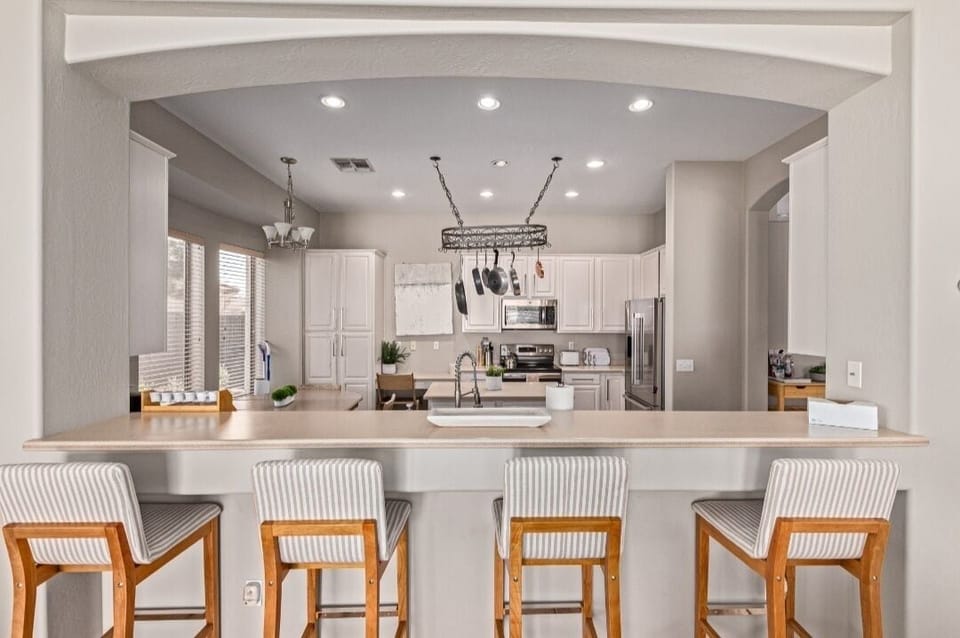 Large Kitchen with bar seating or eat at the kitchen table!