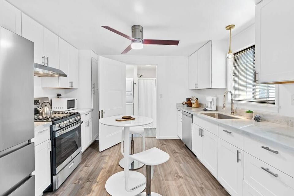 Full size kitchen with full size appliances and marble countertops!