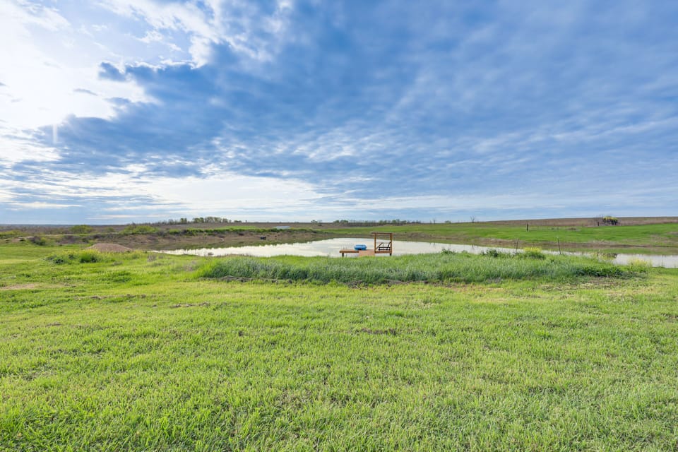 14 Acres | 2 Ponds | Paddle Boat | Patio | Fire Pit | Yard Games | Hammocks