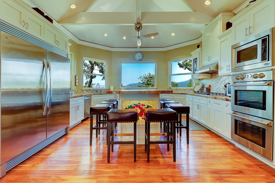Fully Pro-equipped Chef's Kitchen