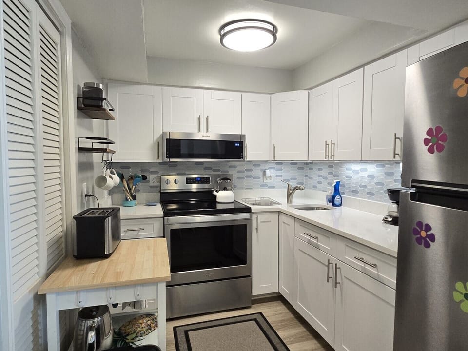 Updated Kitchen fully equipped 