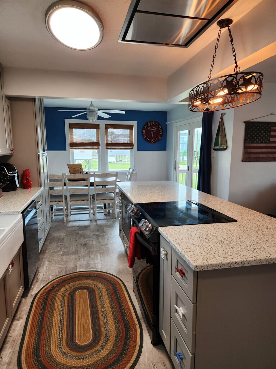 Large eat in kitchen